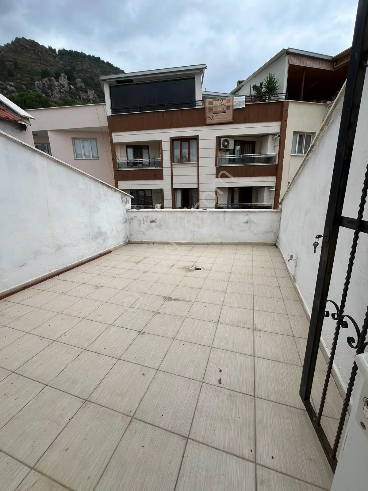 Mutlu Mahallesi Satılık Dubleks 5+1 220 M2 3 Katlının Çatı Dubleksi Full Özelikli Balkonlu Teraslı Ç — fotoğraf 2