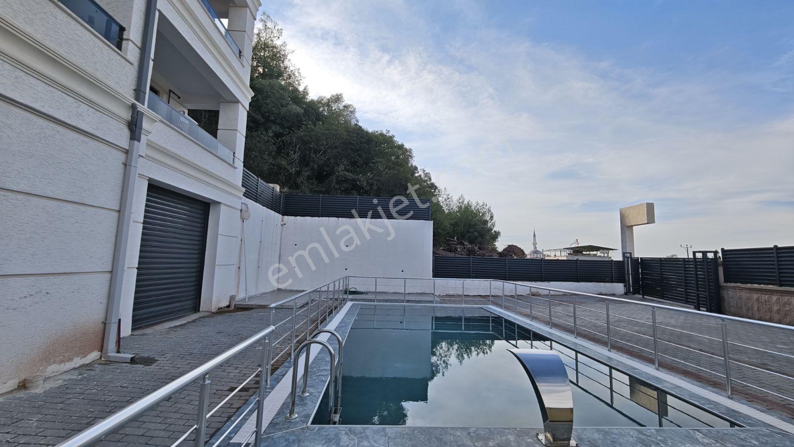 Kayalardan Kurşunluda Manzaralı Havuzlu Site İçi Lüks Daire — fotoğraf 3