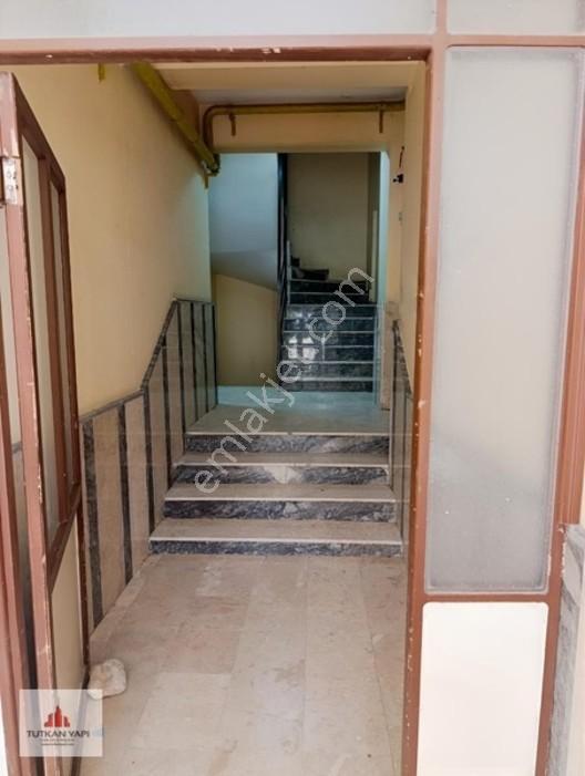 Yenidoğan Mh. Salı Pazarı Üstü Satılık 3+1 160m2 Ara Kat Kombili — fotoğraf 2