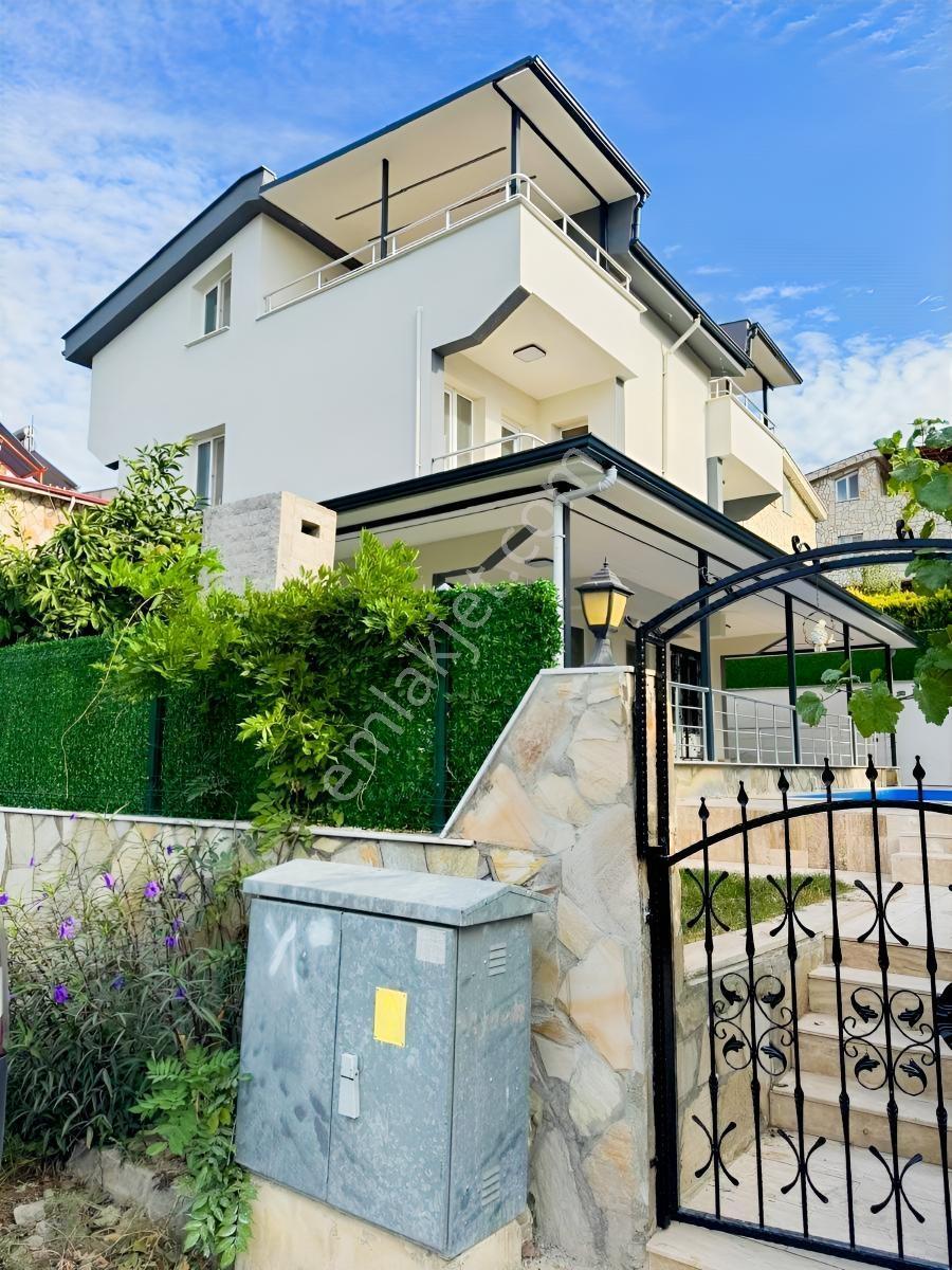 Davutlar Merkezde Özel Havuzlu Müstakil 6+1 Villa