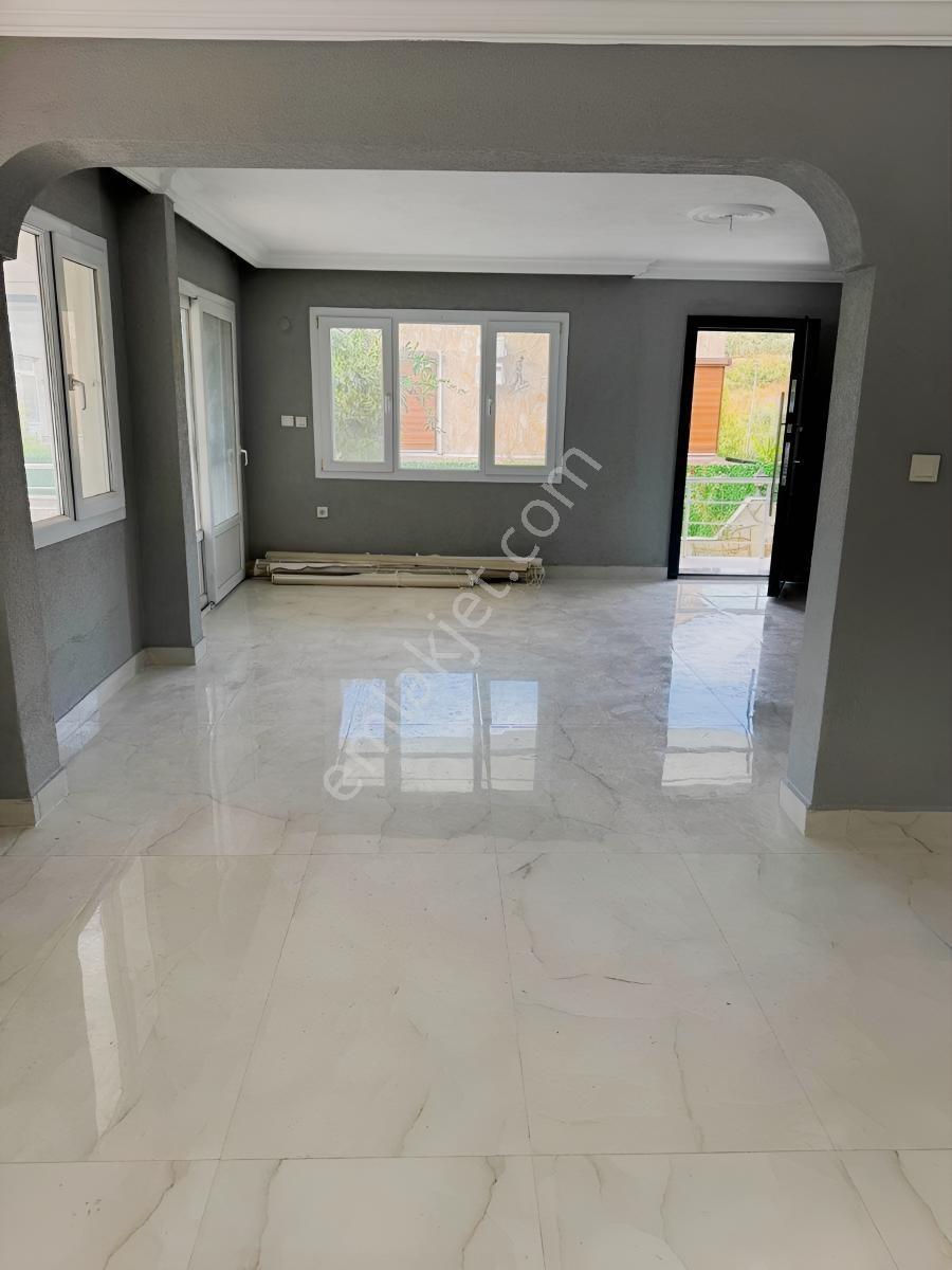 Davutlar Merkezde Özel Havuzlu Müstakil 6+1 Villa — fotoğraf 12