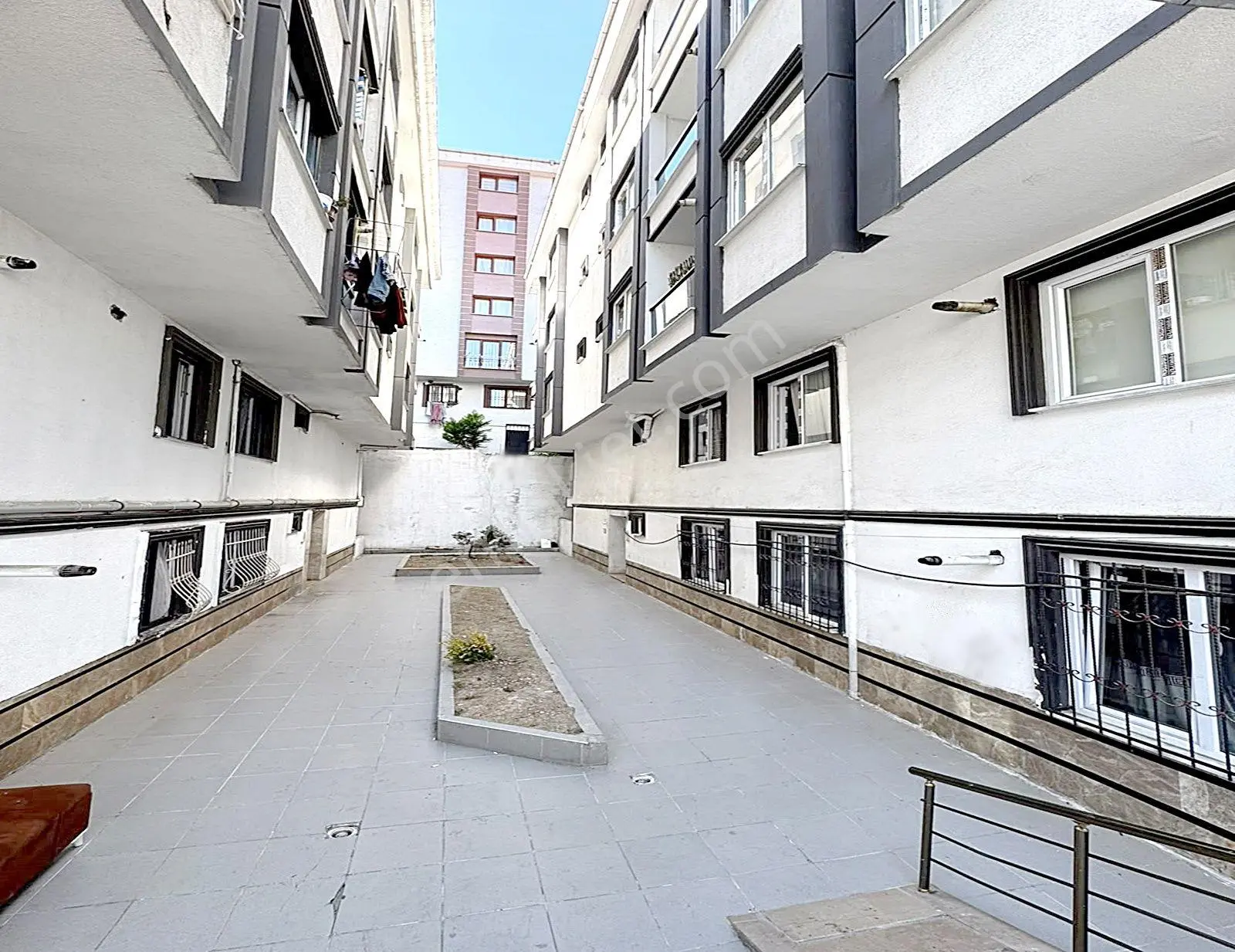 Yıldırım Yapı'Dan Metrobüsün Dibinde 2+1 Eminevime Uygun Site İçerisinde Balkonl...
