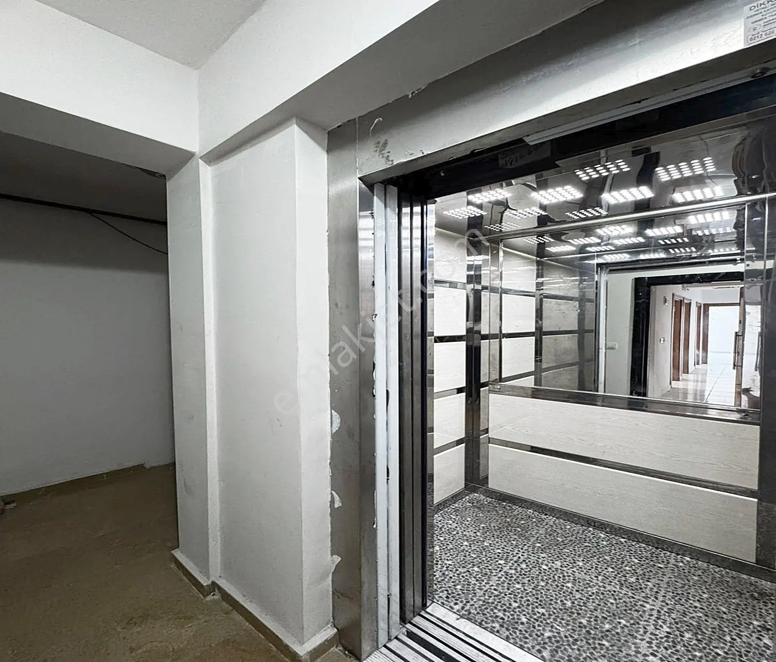 Yıldırım Yapı'dan Metrobüsün Dibinde 2+1 Eminevime Uygun Site İçerisinde Balkonlu Arakat Daire!! — fotoğraf 14