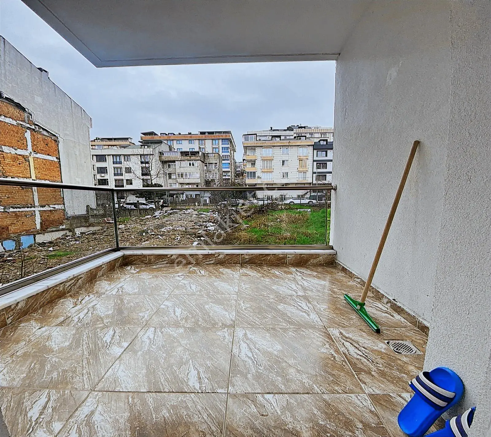 Ed Yapıdan Beylidüzünde Metrobüse Yakın Geniş M2 Satılık — fotoğraf 11
