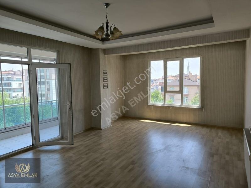 Fetih Caddesi Cepheli Geniş 3+1 Satılık