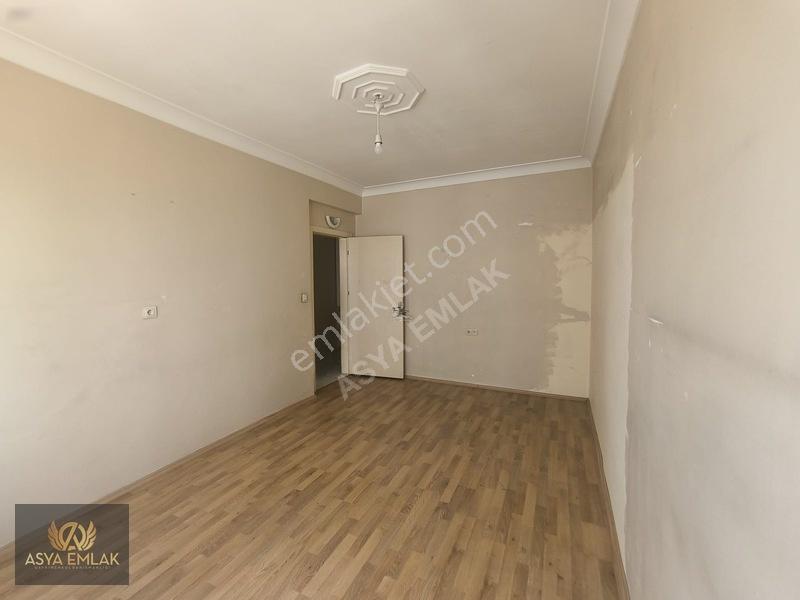 Fetih Caddesi Cepheli Geniş 3+1 Satılık — fotoğraf 2