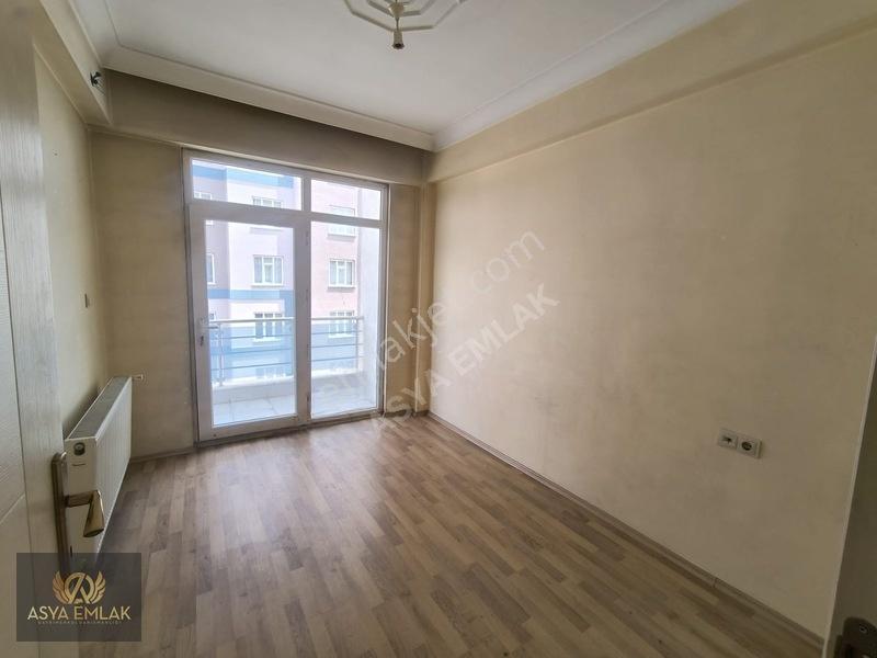 Fetih Caddesi Cepheli Geniş 3+1 Satılık — fotoğraf 3