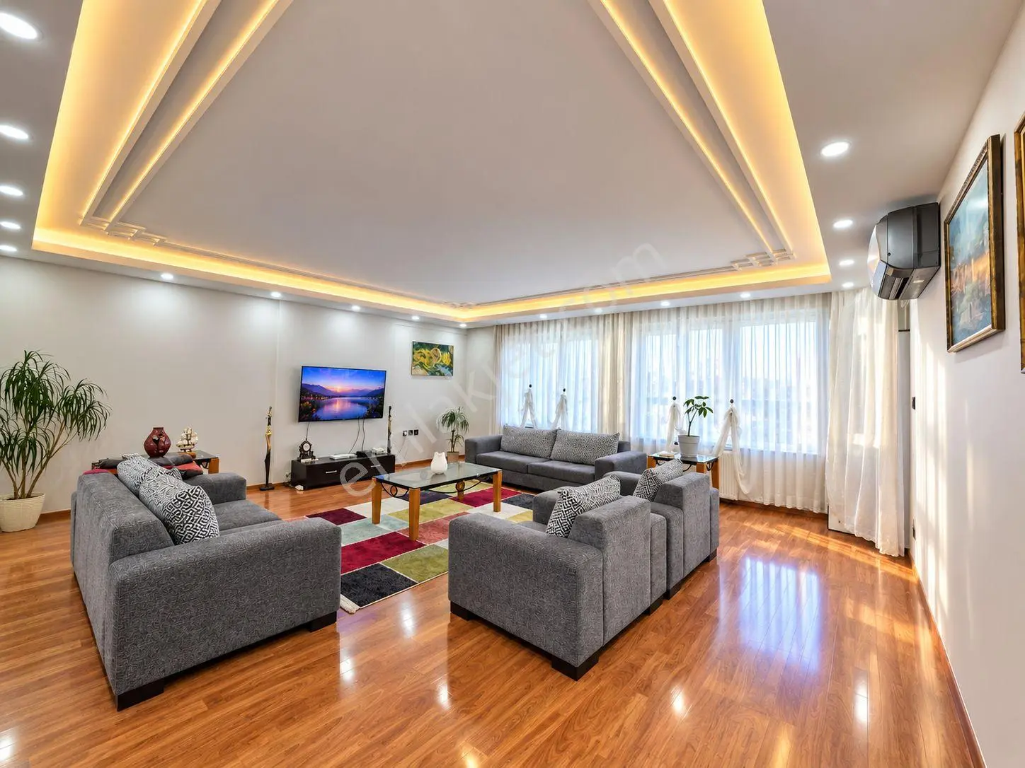Şahintepe Tramvaya Yakın Hasarsız Arakat Ultra Lüx 190m2 3+1