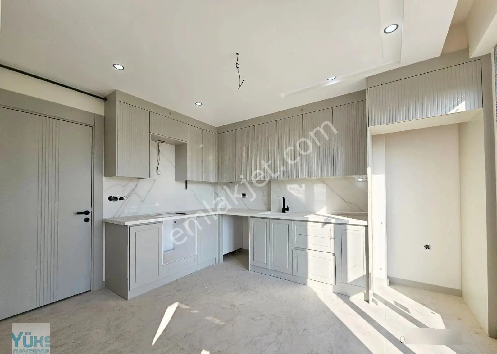 Denizli Yenişafak Mahallesinde 2+1 Geniş Lüks İşçilikte Satılık Arakat Daire