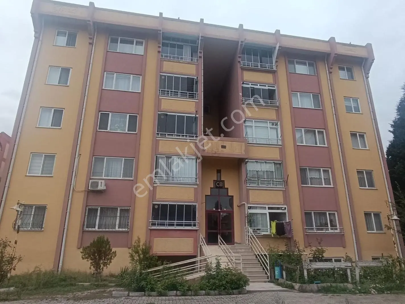 Pekgöz Emlak'tan Eski Toki'lerde İçi Full Yapılı Masrafsız 3+1 Daire Satılık
