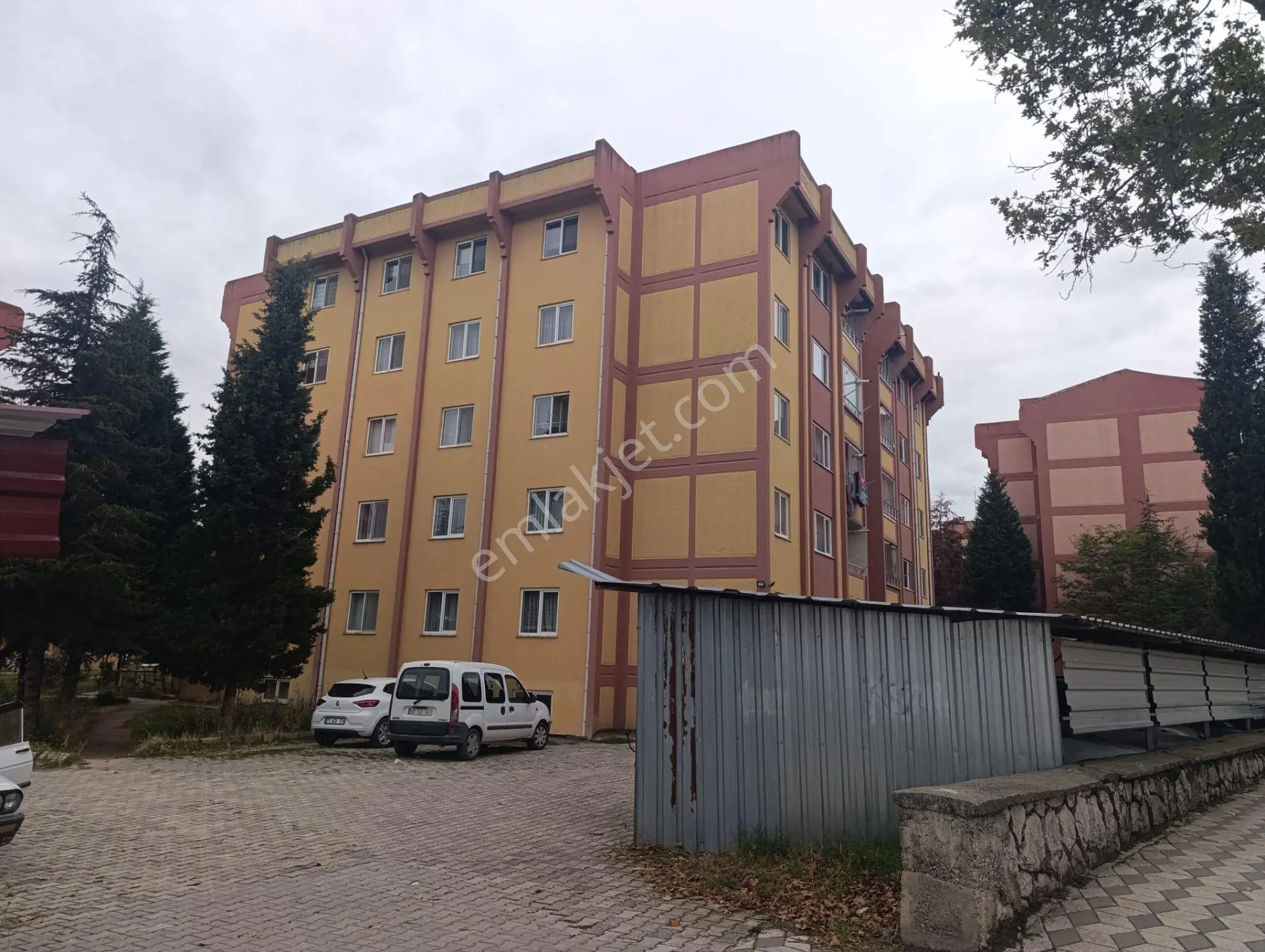 Pekgöz Emlak'tan Eski Toki'lerde İçi Full Yapılı Masrafsız 3+1 Daire Satılık — fotoğraf 9
