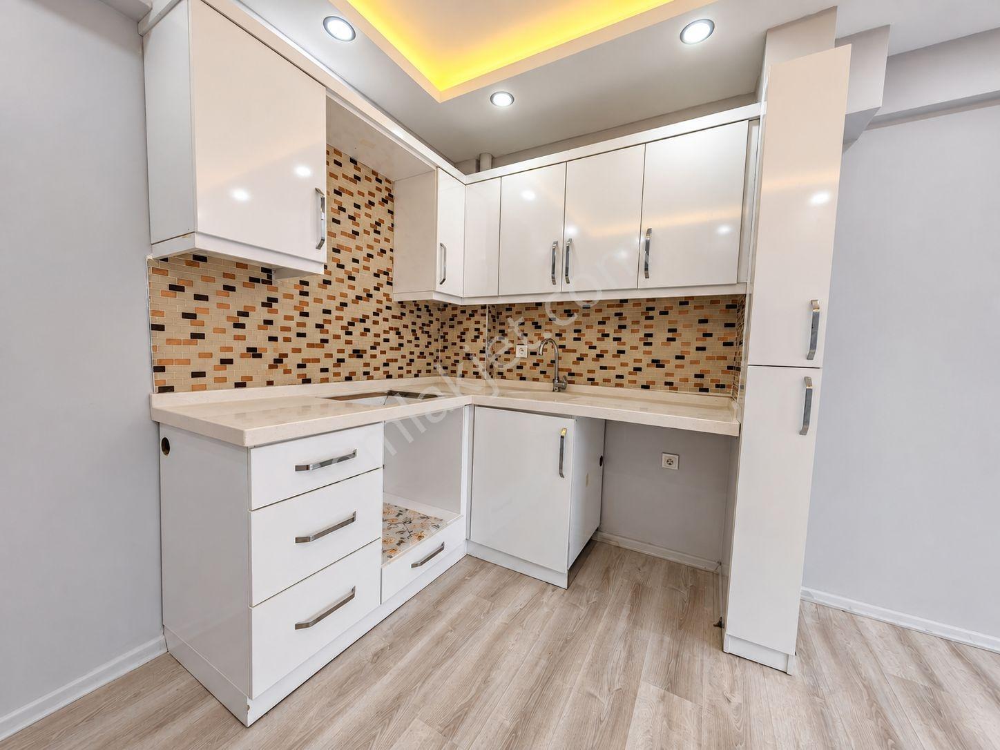 Kuşadası Davutlarda Merkezi Lokasyonda 2+1 Ara Kat Satılık Daire — fotoğraf 7