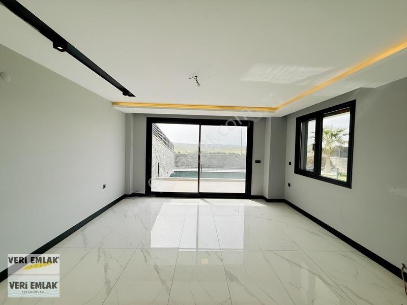 Veri'den Bahçeşehir'de Havuzlu, Köşe Konum 5+1 Satılık Villa! — fotoğraf 8