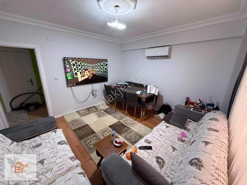 Küçükçekmece Gültepe Mah Satılık 2+1 85m2 Giriş Daire