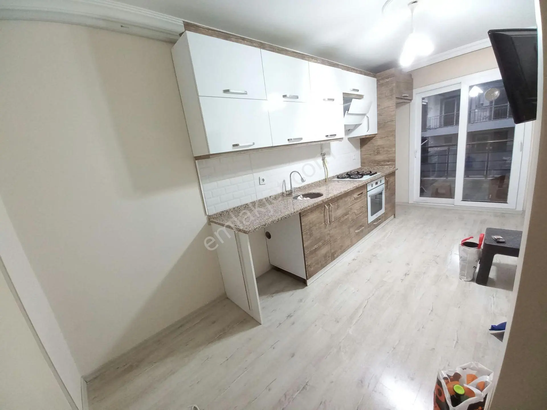 Bergama Değişen, Gelişen Bölge De Doğalgazlı Asansörlü Kapalı Mutfak 2+1 Ara Kat 2 Wc'li Geniş Daire — fotoğraf 3