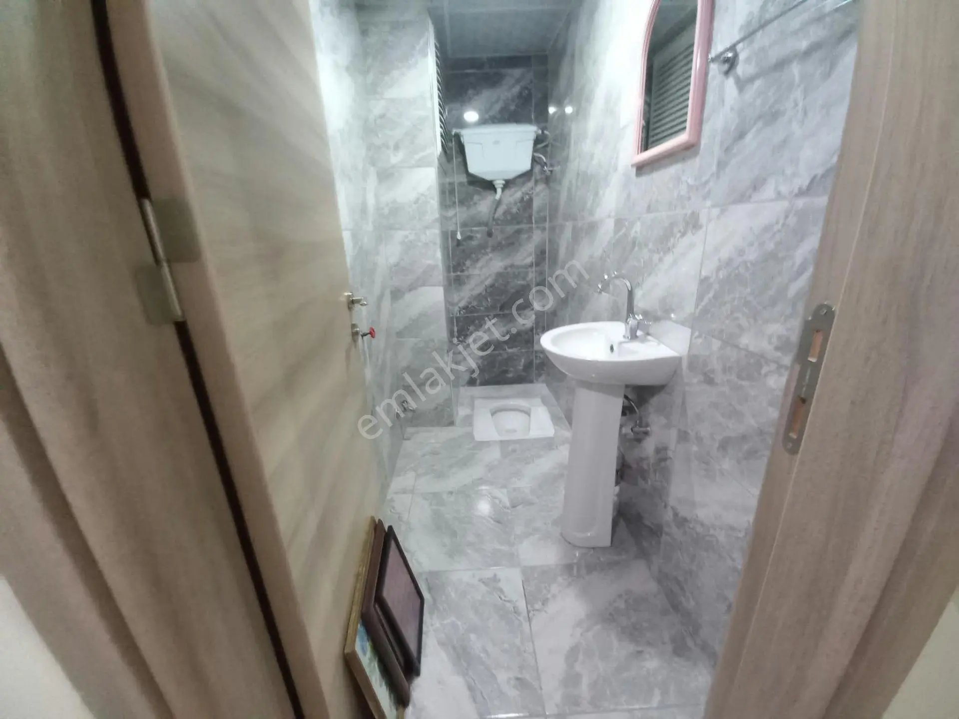 Bergama Değişen, Gelişen Bölge De Doğalgazlı Asansörlü Kapalı Mutfak 2+1 Ara Kat 2 Wc'li Geniş Daire — fotoğraf 6