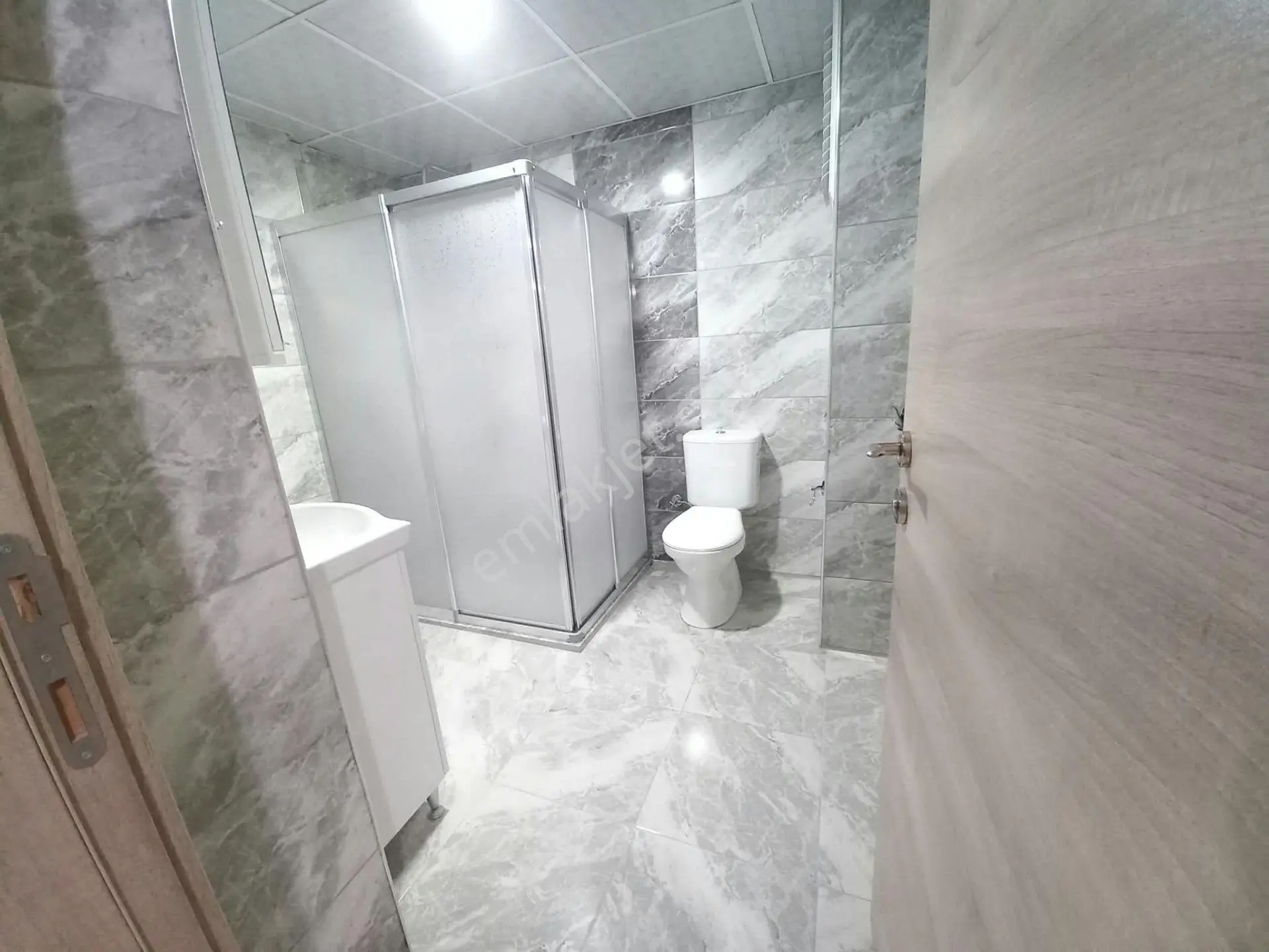 Bergama Değişen, Gelişen Bölge De Doğalgazlı Asansörlü Kapalı Mutfak 2+1 Ara Kat 2 Wc'li Geniş Daire — fotoğraf 8