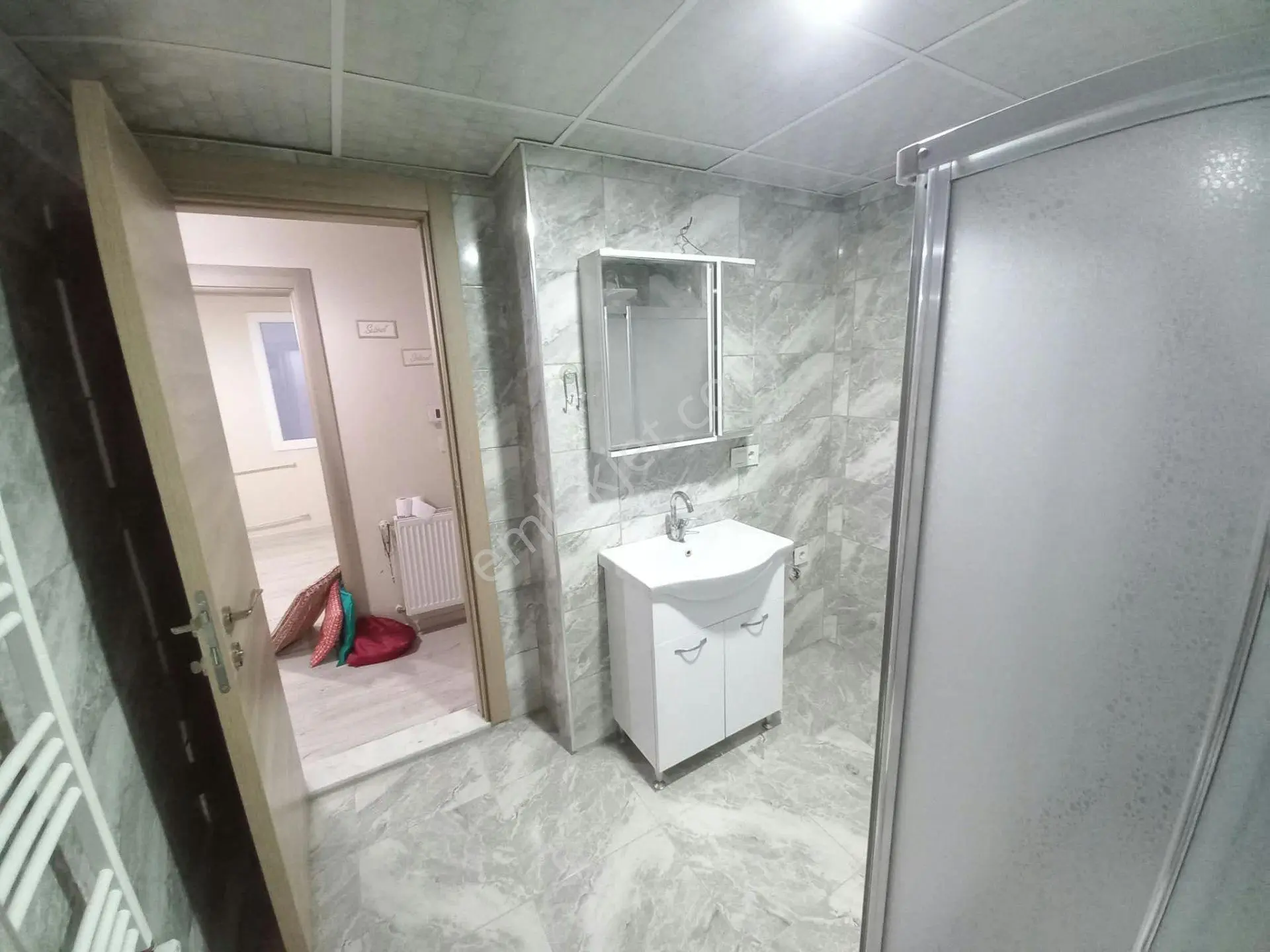 Bergama Değişen, Gelişen Bölge De Doğalgazlı Asansörlü Kapalı Mutfak 2+1 Ara Kat 2 Wc'li Geniş Daire — fotoğraf 9
