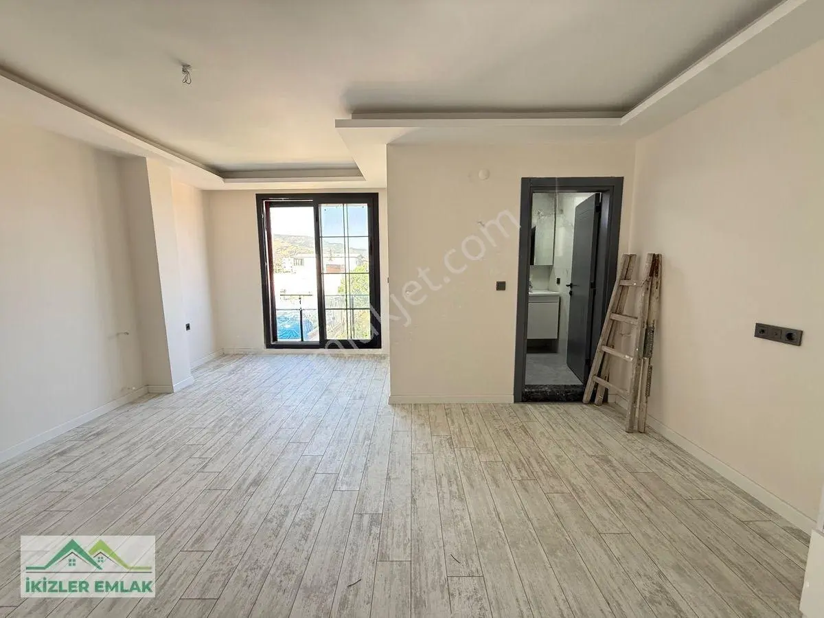 Seferihisar Doğanbey’de Satılık 1 + 1 Deniz Tarafında Satılık Daire — fotoğraf 2