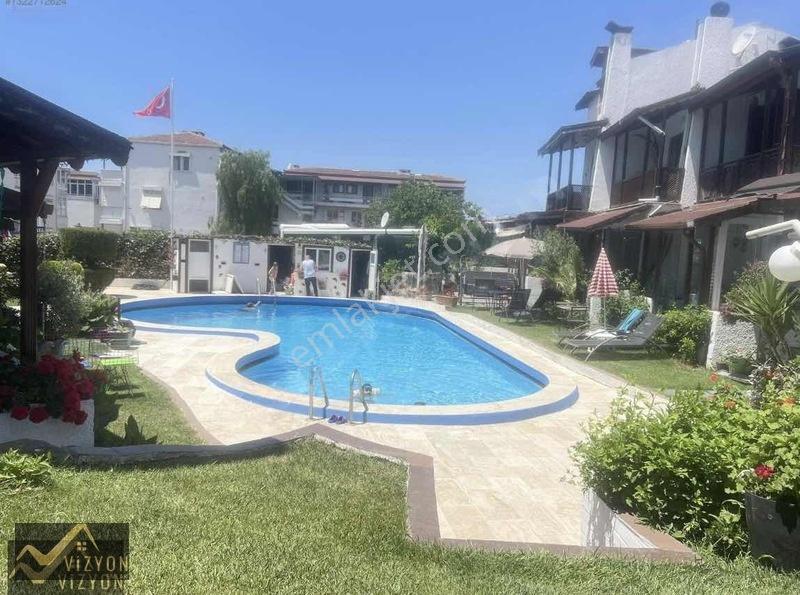 Vizyon Emlak'tan Krediye Uygun Site İçerisinde Havuzlu Villa — fotoğraf 2