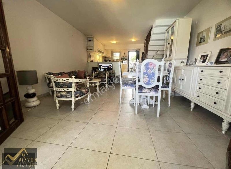 Vizyon Emlak'tan Krediye Uygun Site İçerisinde Havuzlu Villa — fotoğraf 4
