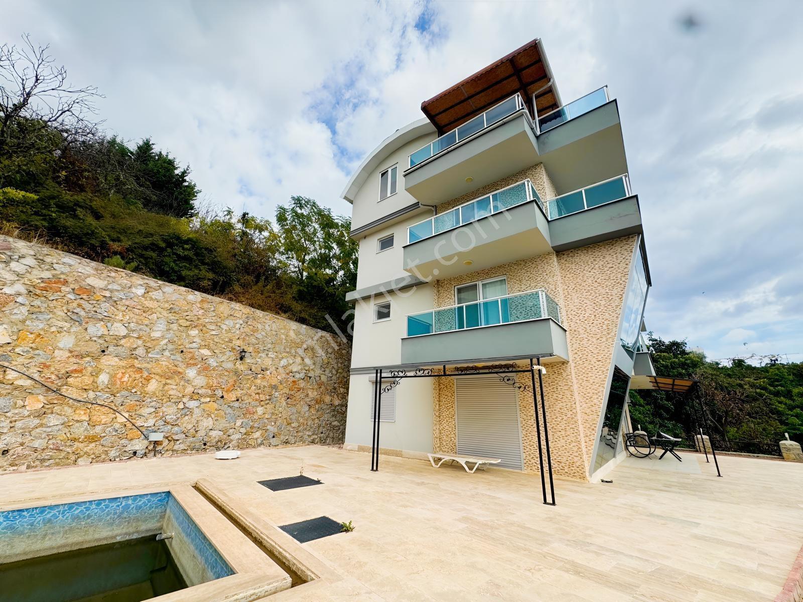 Turpa'dan Alanya'da Hacımehmetli'de 6+2 470m2 Havuzlu Villa !!!