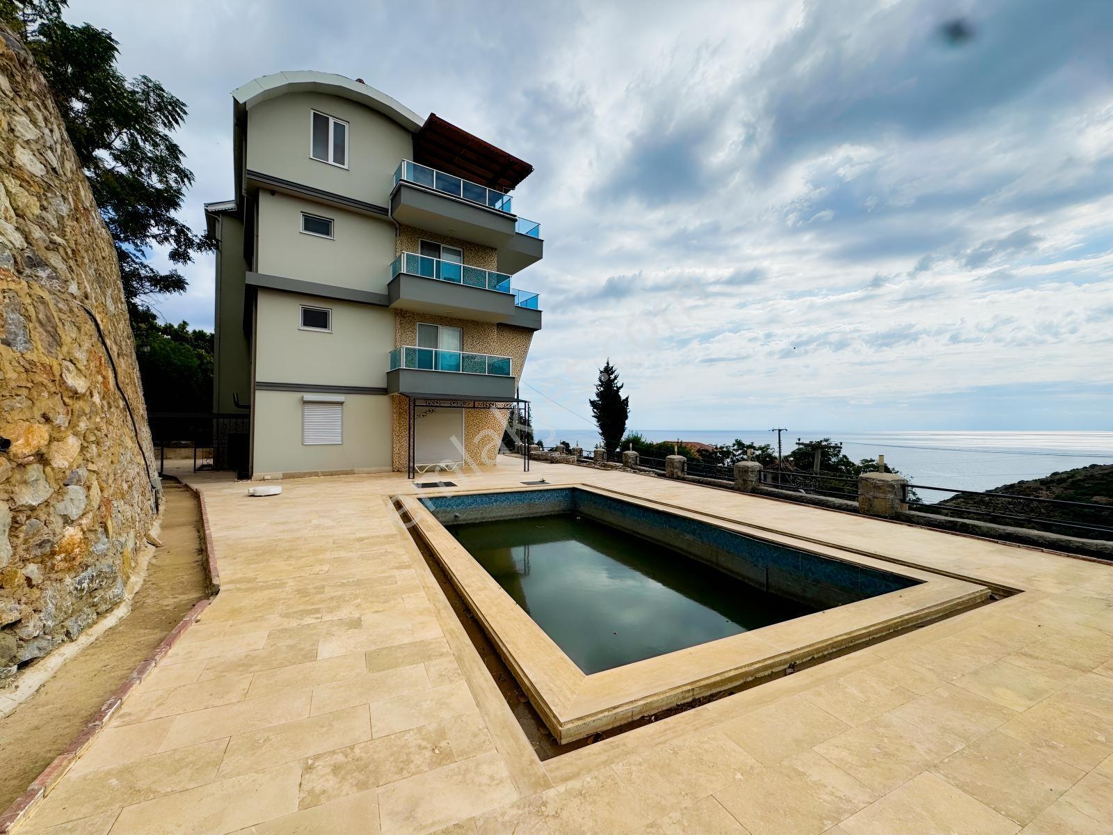 Turpa'dan Alanya'da Hacımehmetli'de 6+2 470m2 Havuzlu Villa !!! — fotoğraf 6