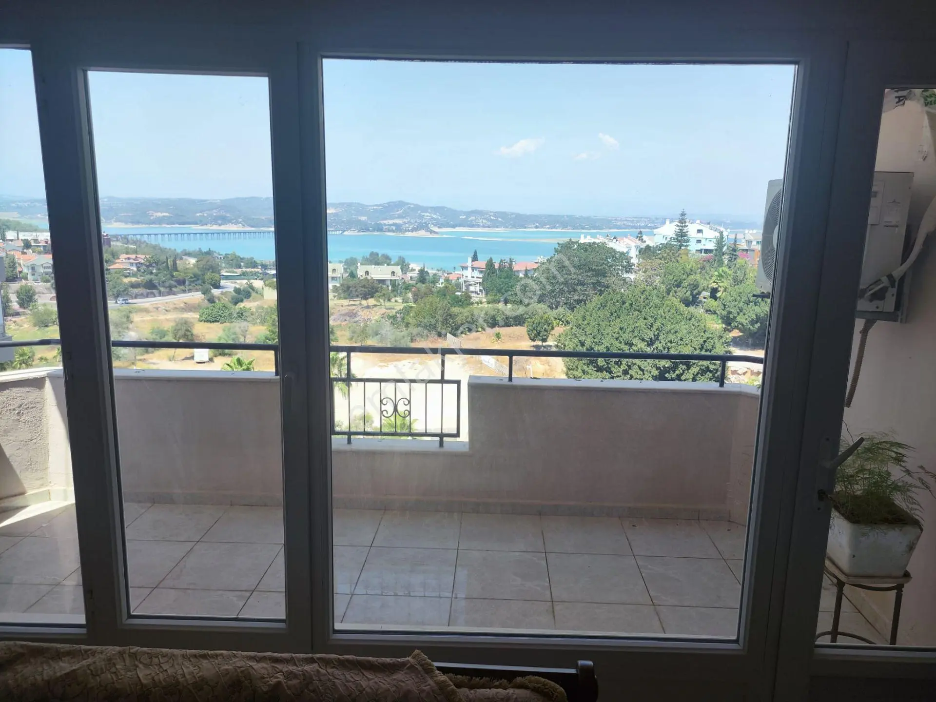 3+1 Göl Manzaralı Güzelyalı 220m2 Herkat Tek Daire 4cephe G.enerji Dgaz 2banyo 4balkon 5-10yaş. — fotoğraf 3