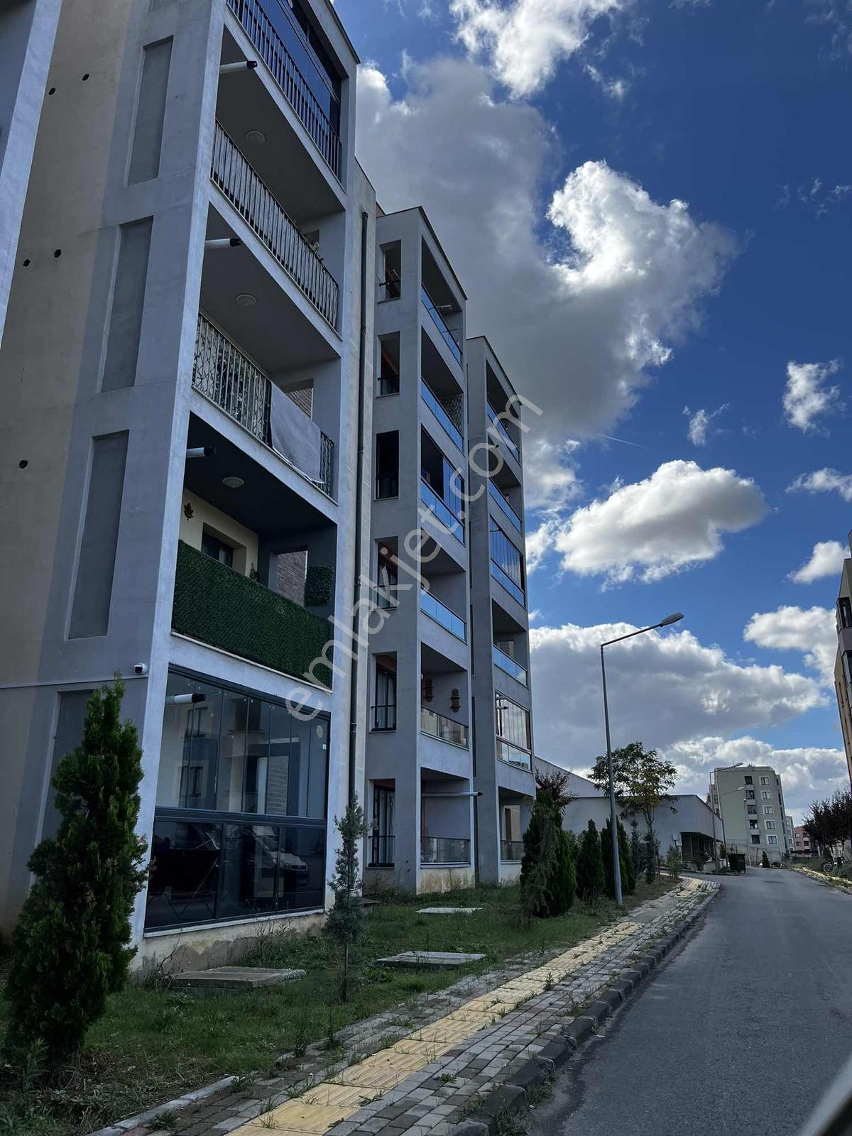 Kayaşehir 25.bölgede Satılık 3+1 Daire Boş Oturuma Hazır — fotoğraf 2