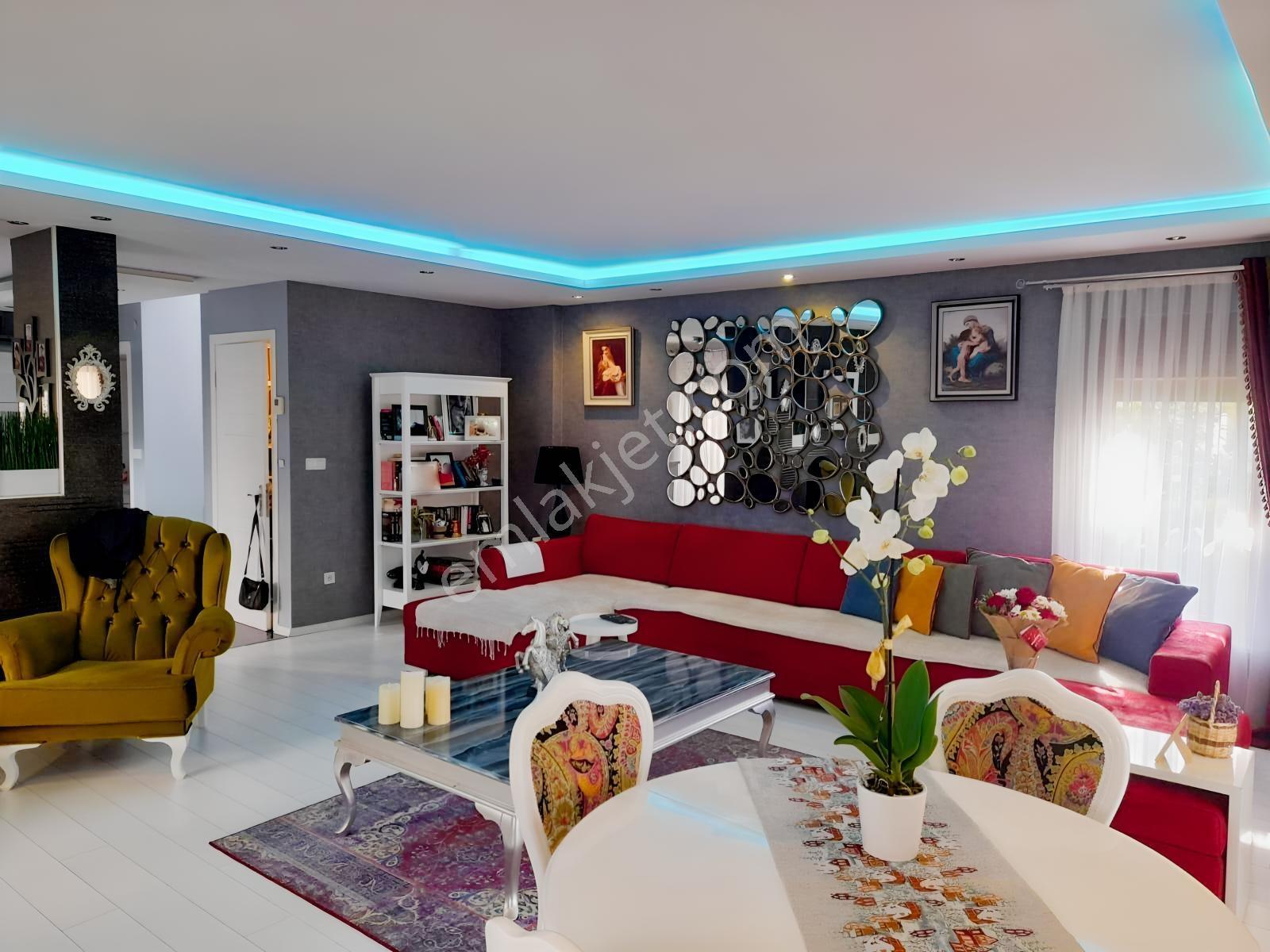 Ayvalık Çamlık Laka'da Havuzlu Sitede Dubleks Müstakil Villa — fotoğraf 2