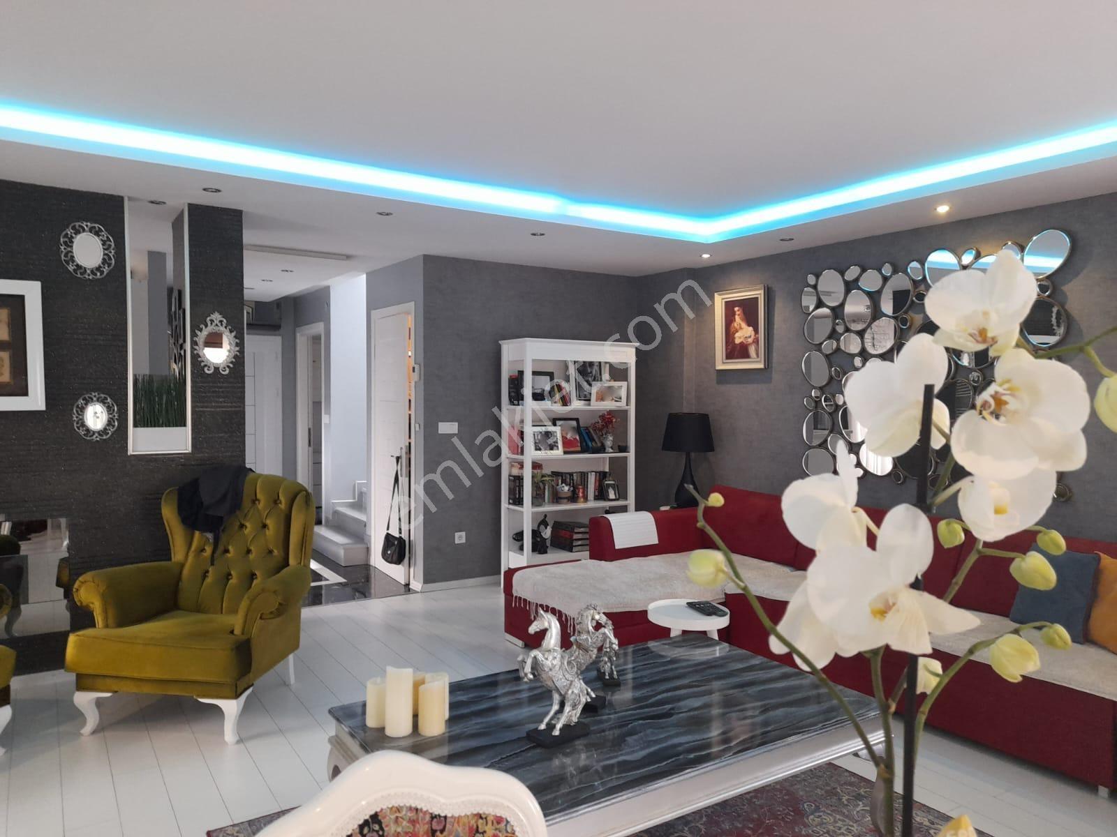 Ayvalık Çamlık Laka'da Havuzlu Sitede Dubleks Müstakil Villa — fotoğraf 3