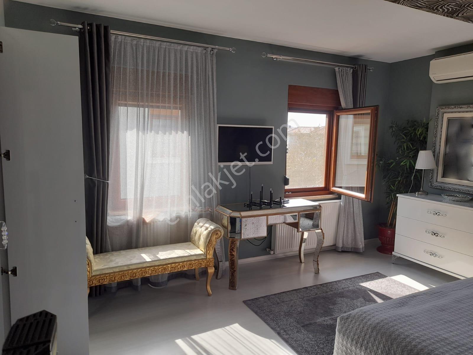 Ayvalık Çamlık Laka'da Havuzlu Sitede Dubleks Müstakil Villa — fotoğraf 6