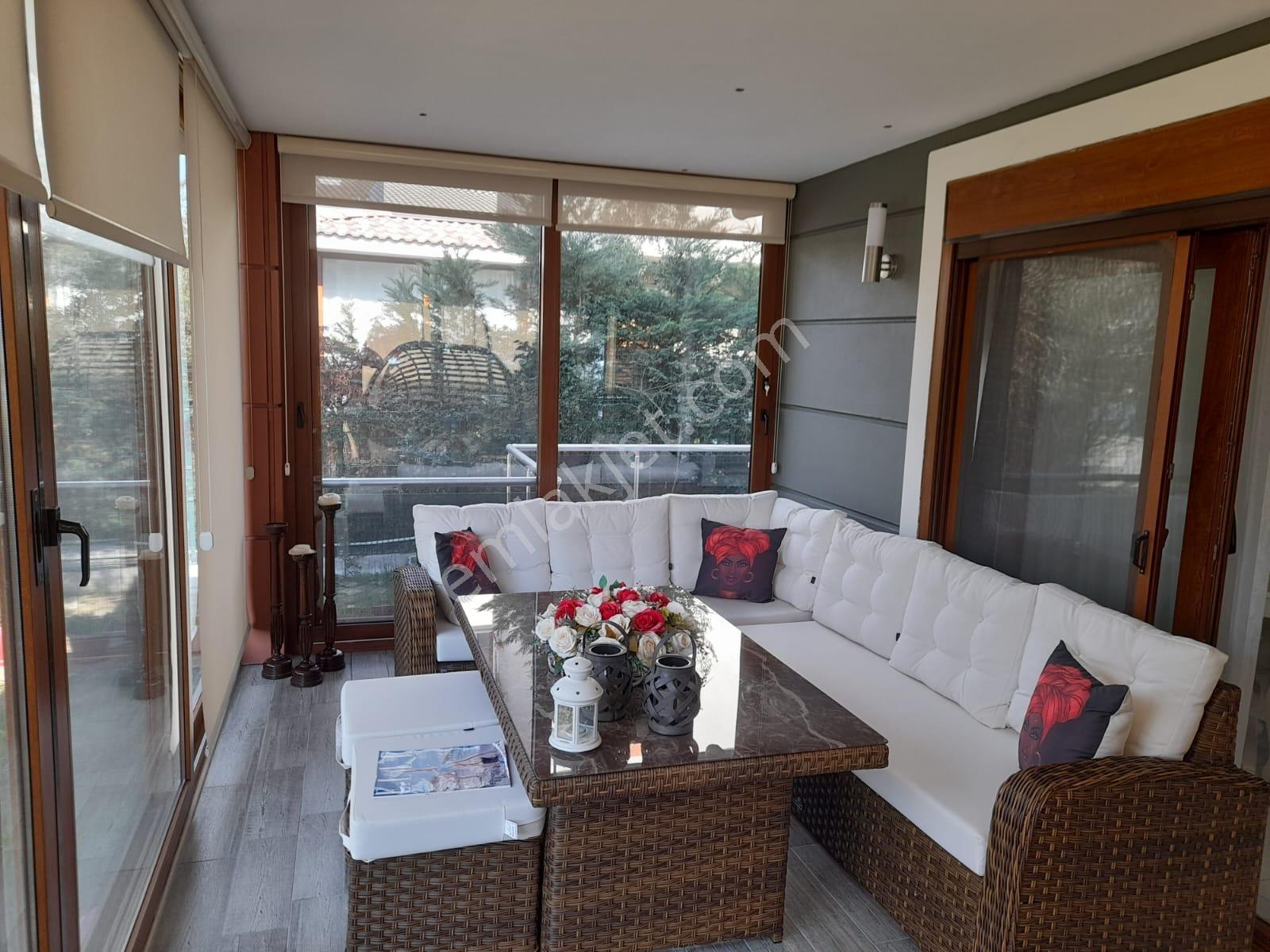Ayvalık Çamlık Laka'da Havuzlu Sitede Dubleks Müstakil Villa — fotoğraf 8