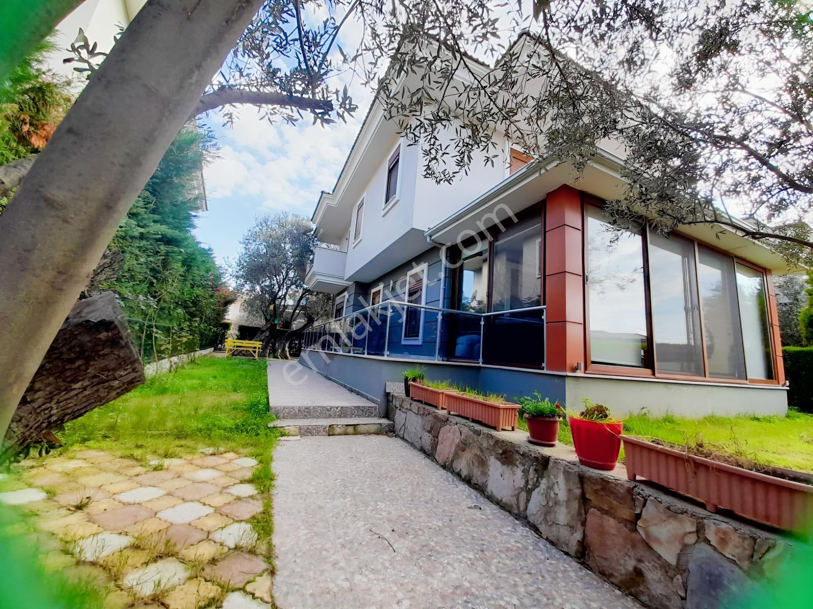 Ayvalık Çamlık Laka'da Havuzlu Sitede Dubleks Müstakil Villa — fotoğraf 10