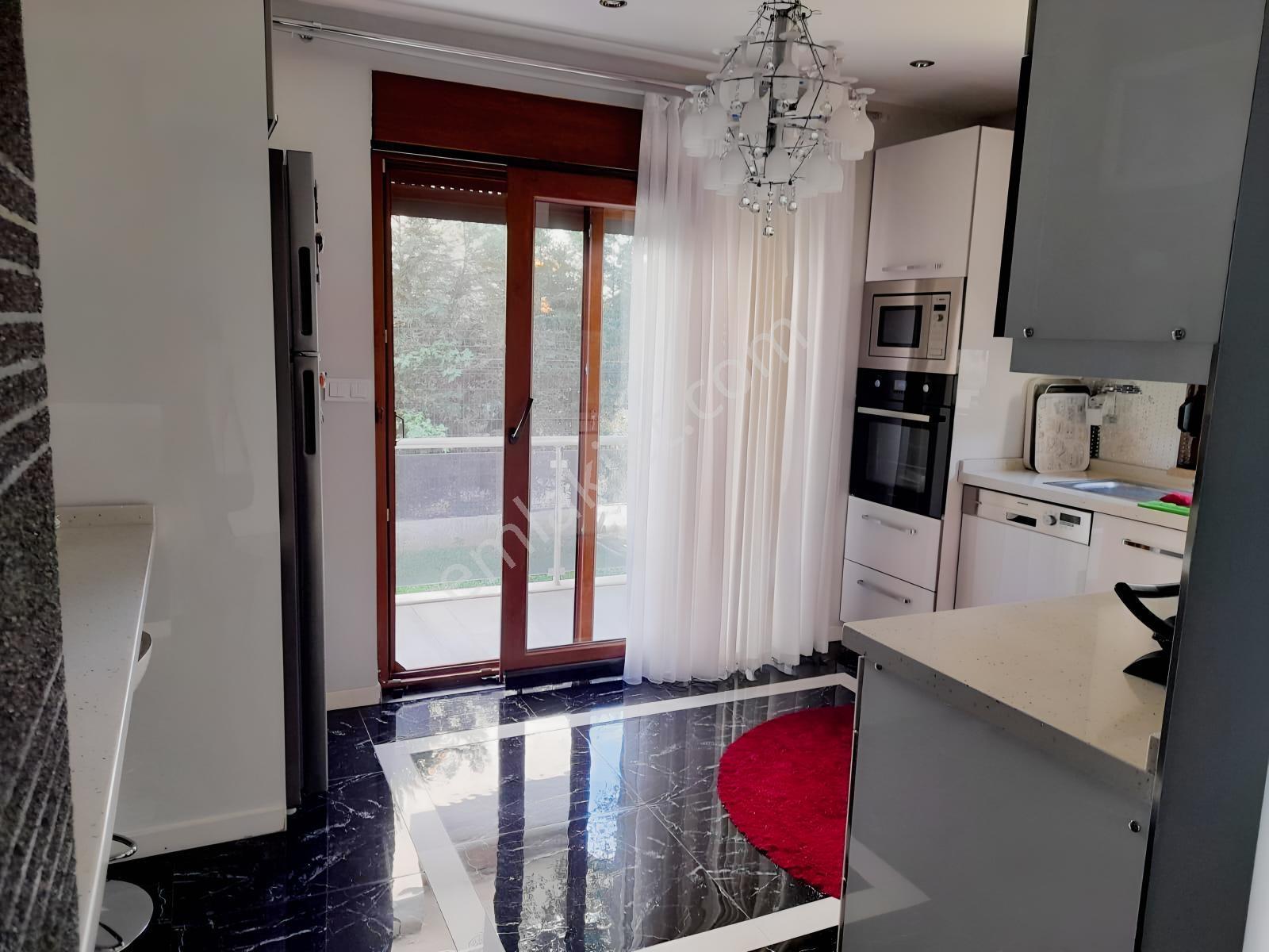 Ayvalık Çamlık Laka'da Havuzlu Sitede Dubleks Müstakil Villa — fotoğraf 14