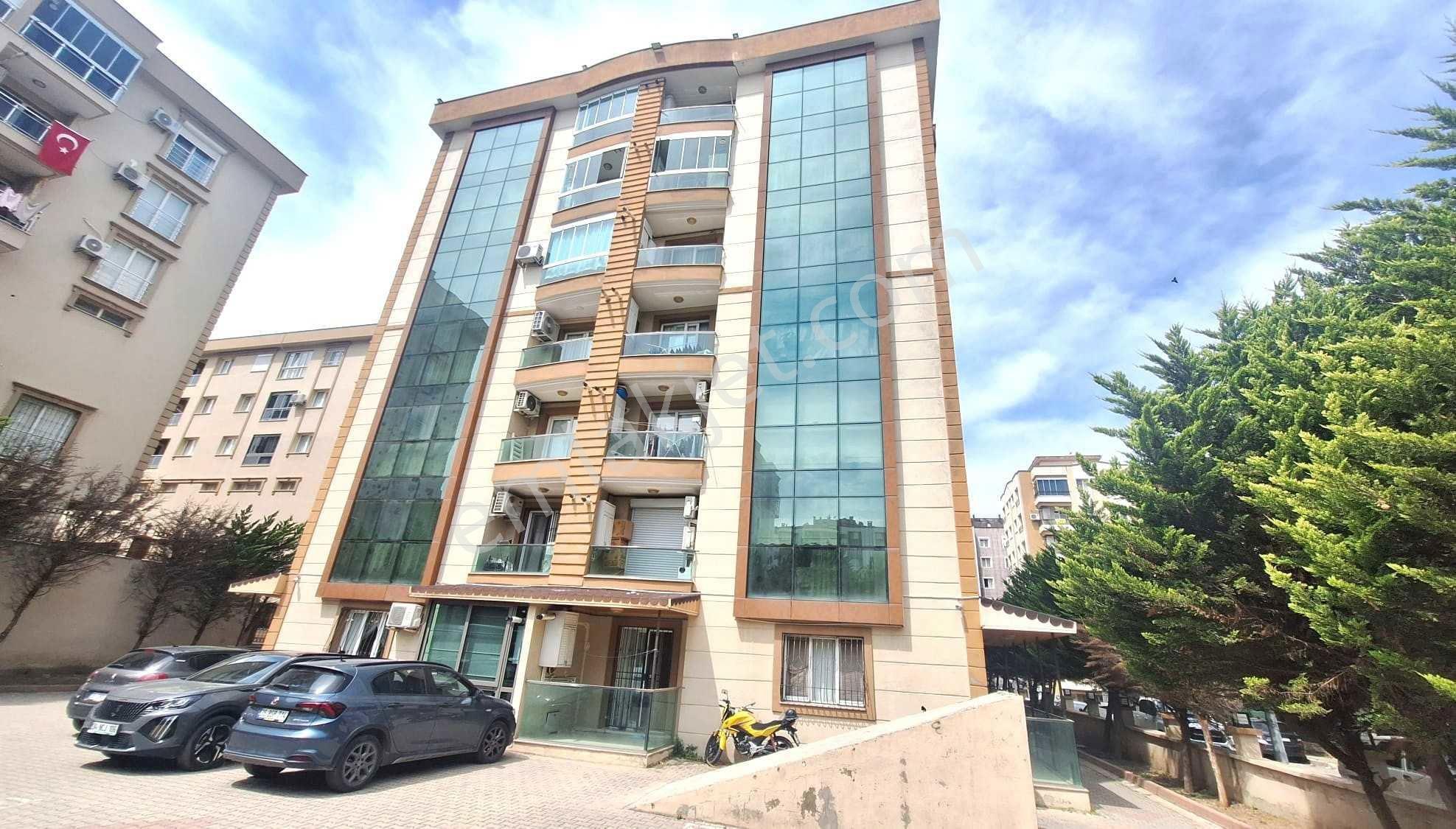 Buca Yıldız Metro Durağı Yanında Site İçi Satılık 2+1 Daire