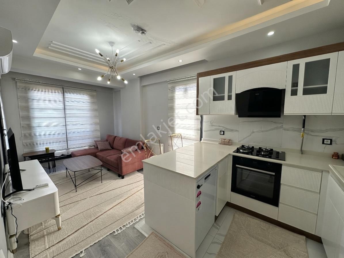 Mezitli'de Deniz Manzaralı, Satılık 1+1 Ferah Daire