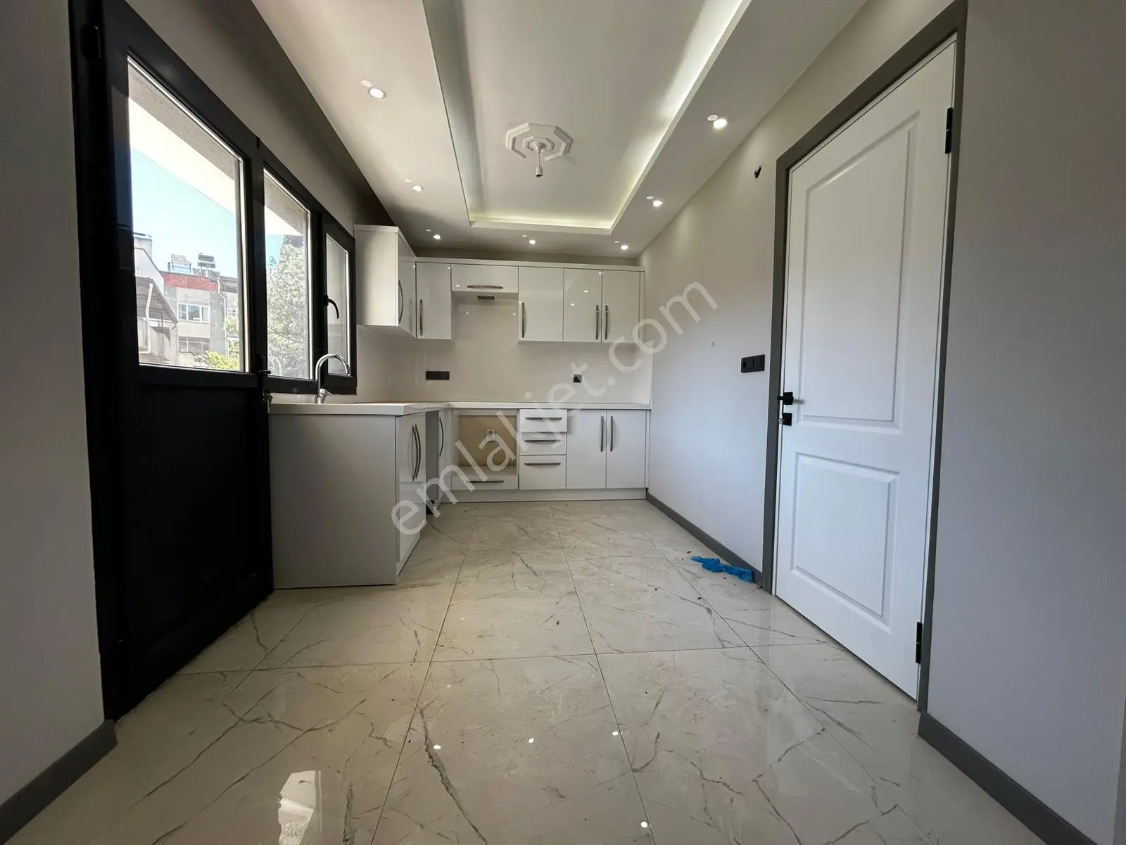 Yüksel'Den Hekimzade'De İçi Yenilenmiş Kapalı Mutfak 1+1 Satılık Daire
