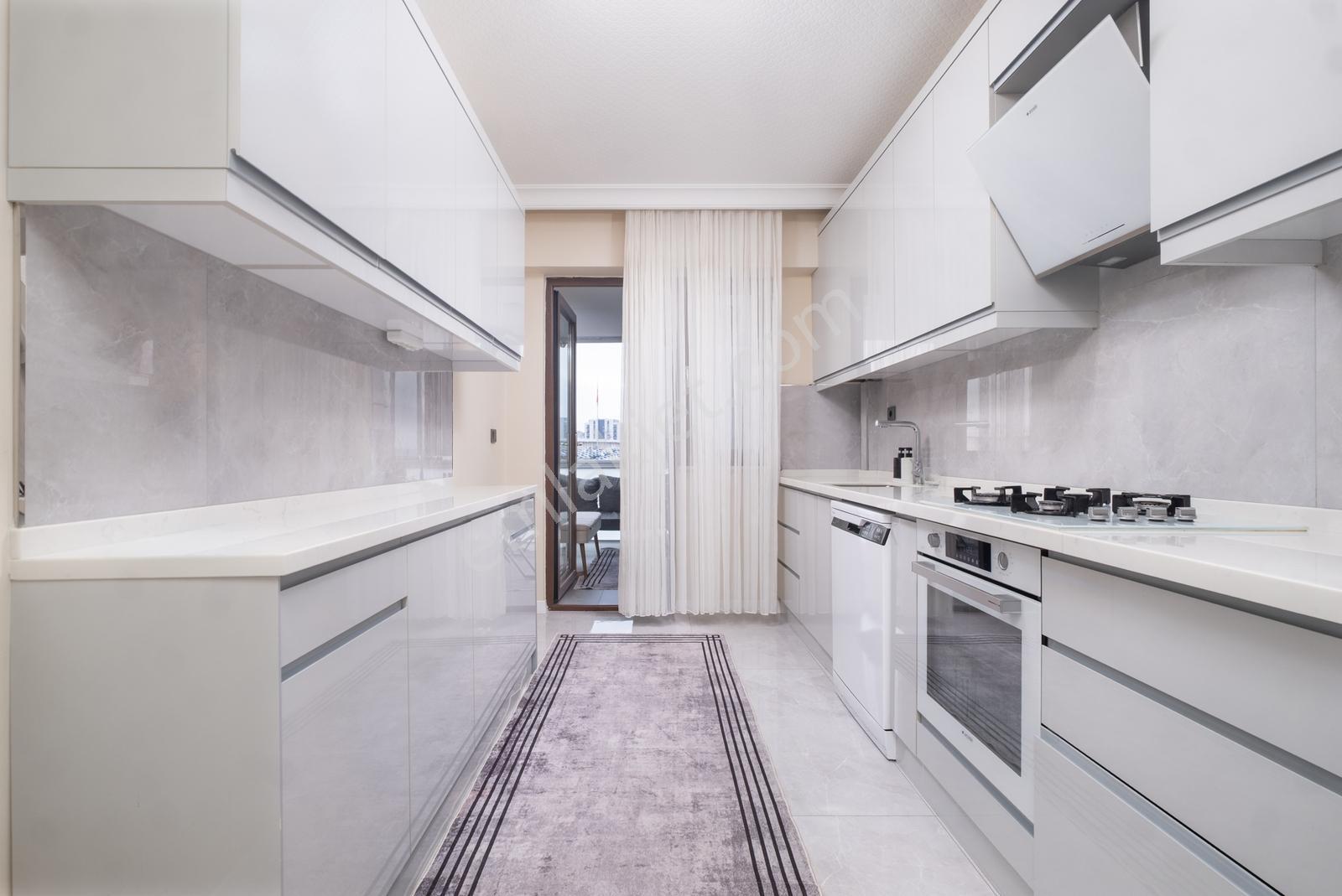 Remax Area Dan Balat Ta Satılık Arakat 3+1 İçi Yapılı Köşe Daire — fotoğraf 5