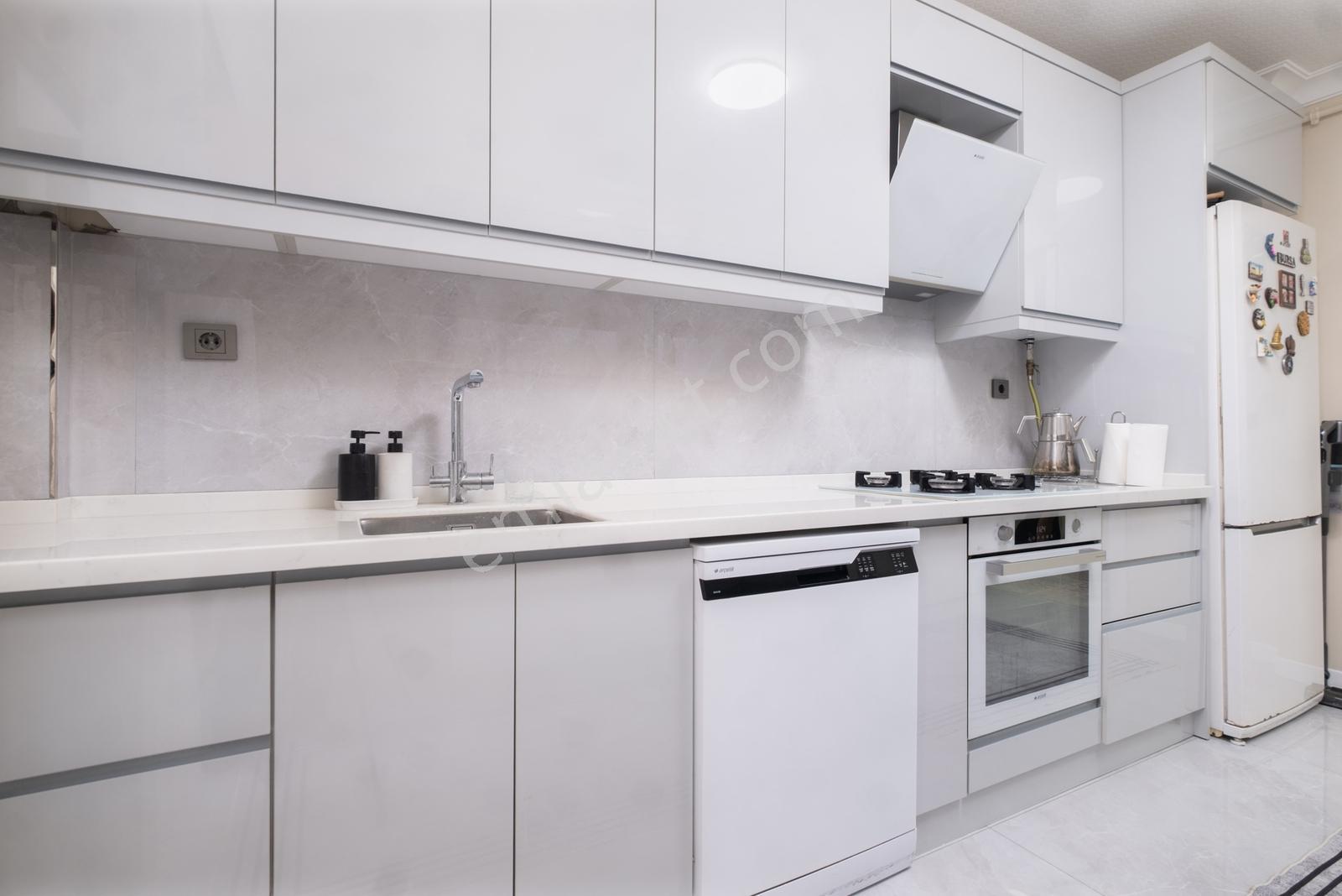 Remax Area Dan Balat Ta Satılık Arakat 3+1 İçi Yapılı Köşe Daire — fotoğraf 6