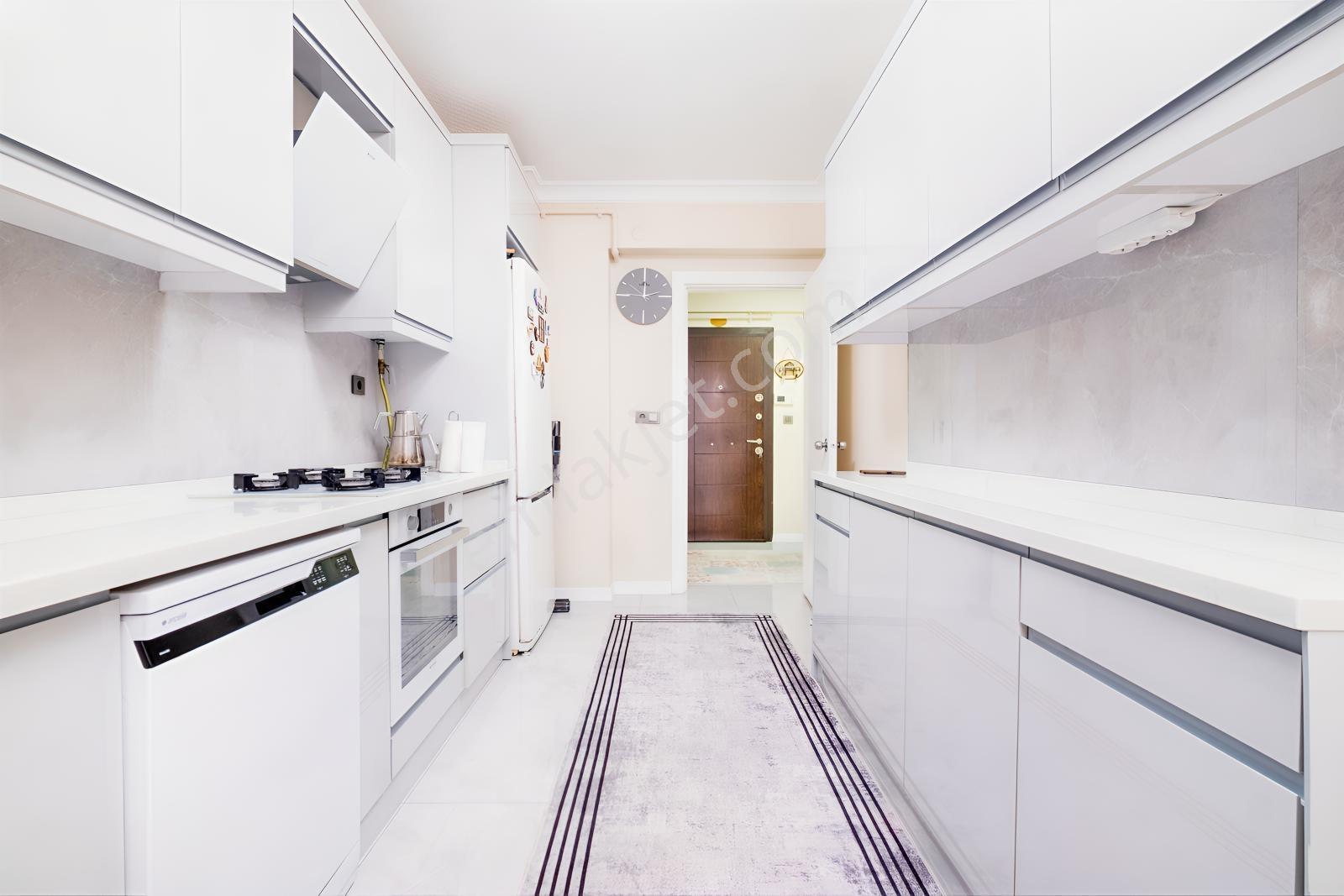 Remax Area Dan Balat Ta Satılık Arakat 3+1 İçi Yapılı Köşe Daire — fotoğraf 7