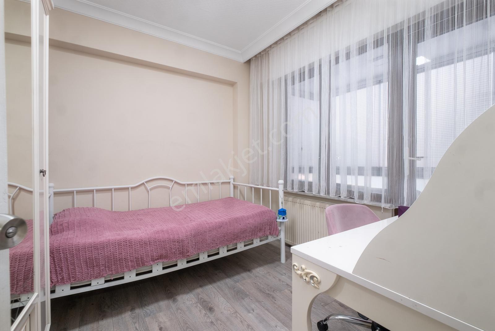 Remax Area Dan Balat Ta Satılık Arakat 3+1 İçi Yapılı Köşe Daire — fotoğraf 12