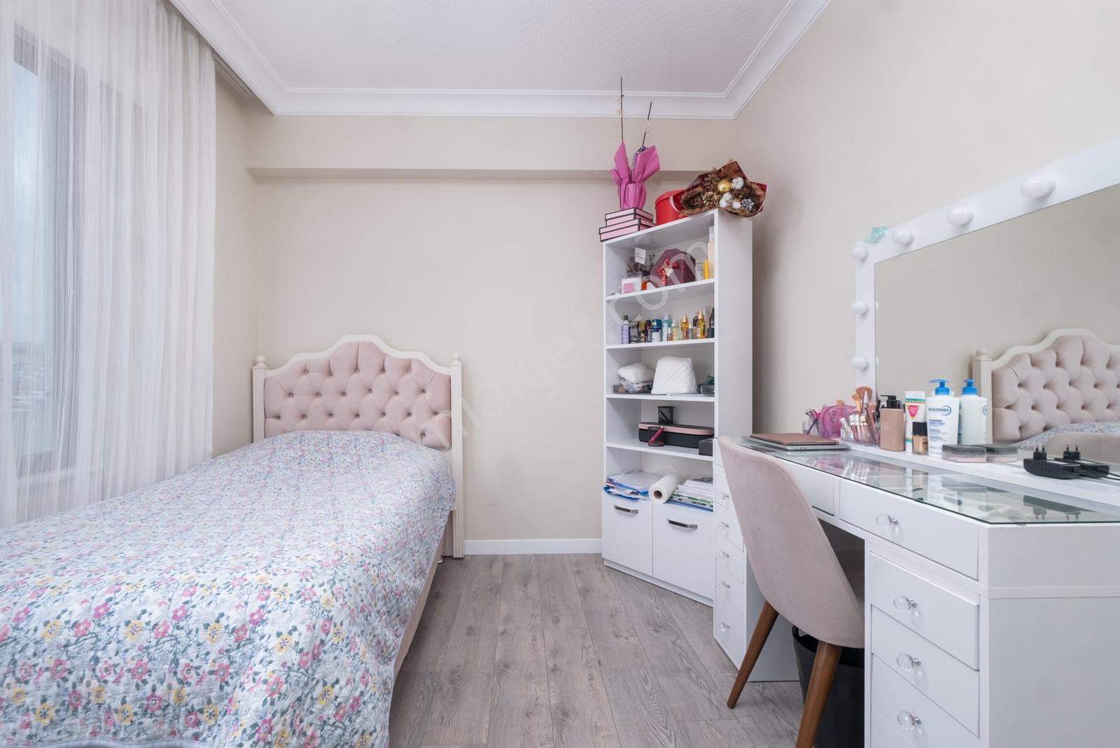 Remax Area Dan Balat Ta Satılık Arakat 3+1 İçi Yapılı Köşe Daire — fotoğraf 15