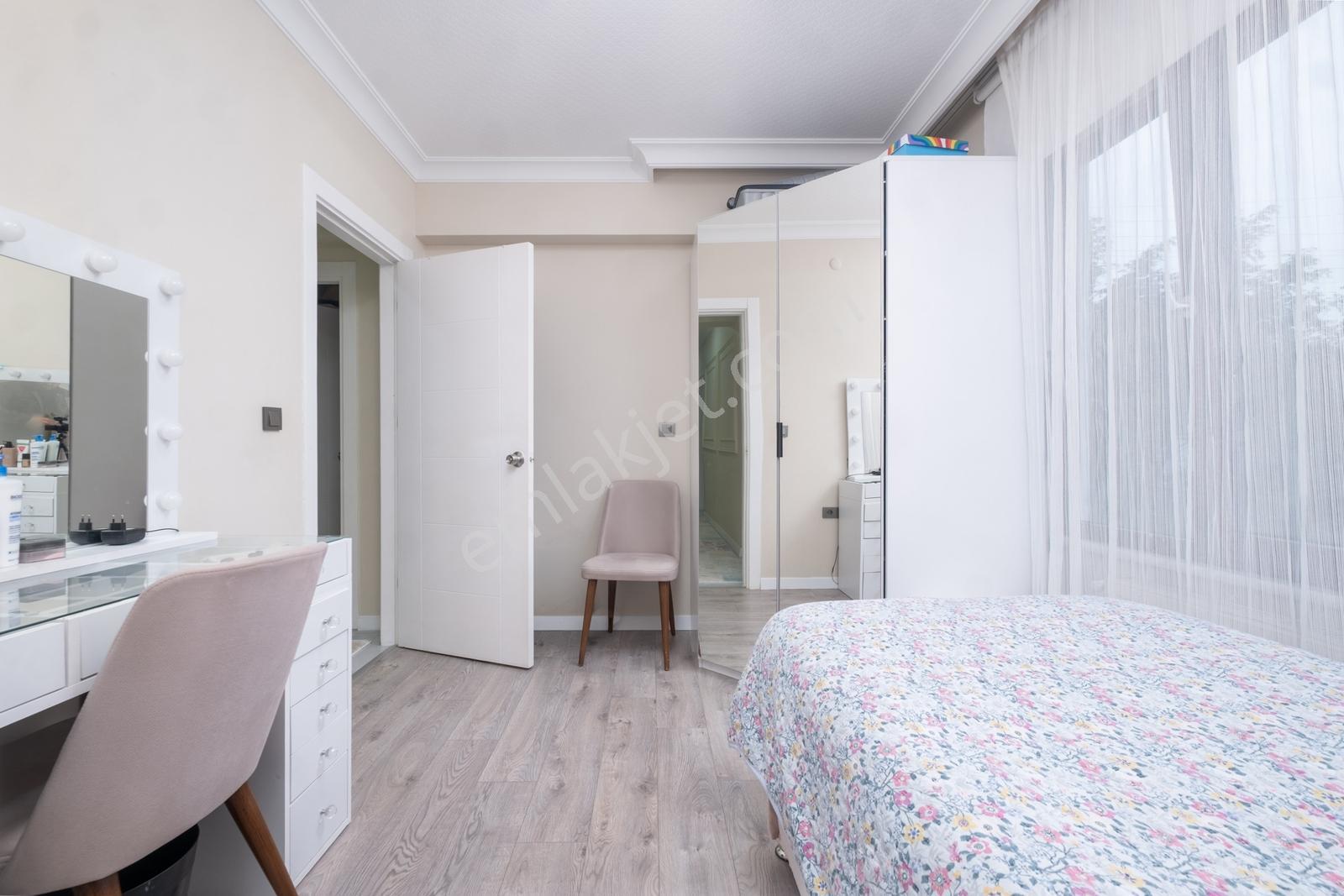 Remax Area Dan Balat Ta Satılık Arakat 3+1 İçi Yapılı Köşe Daire — fotoğraf 16