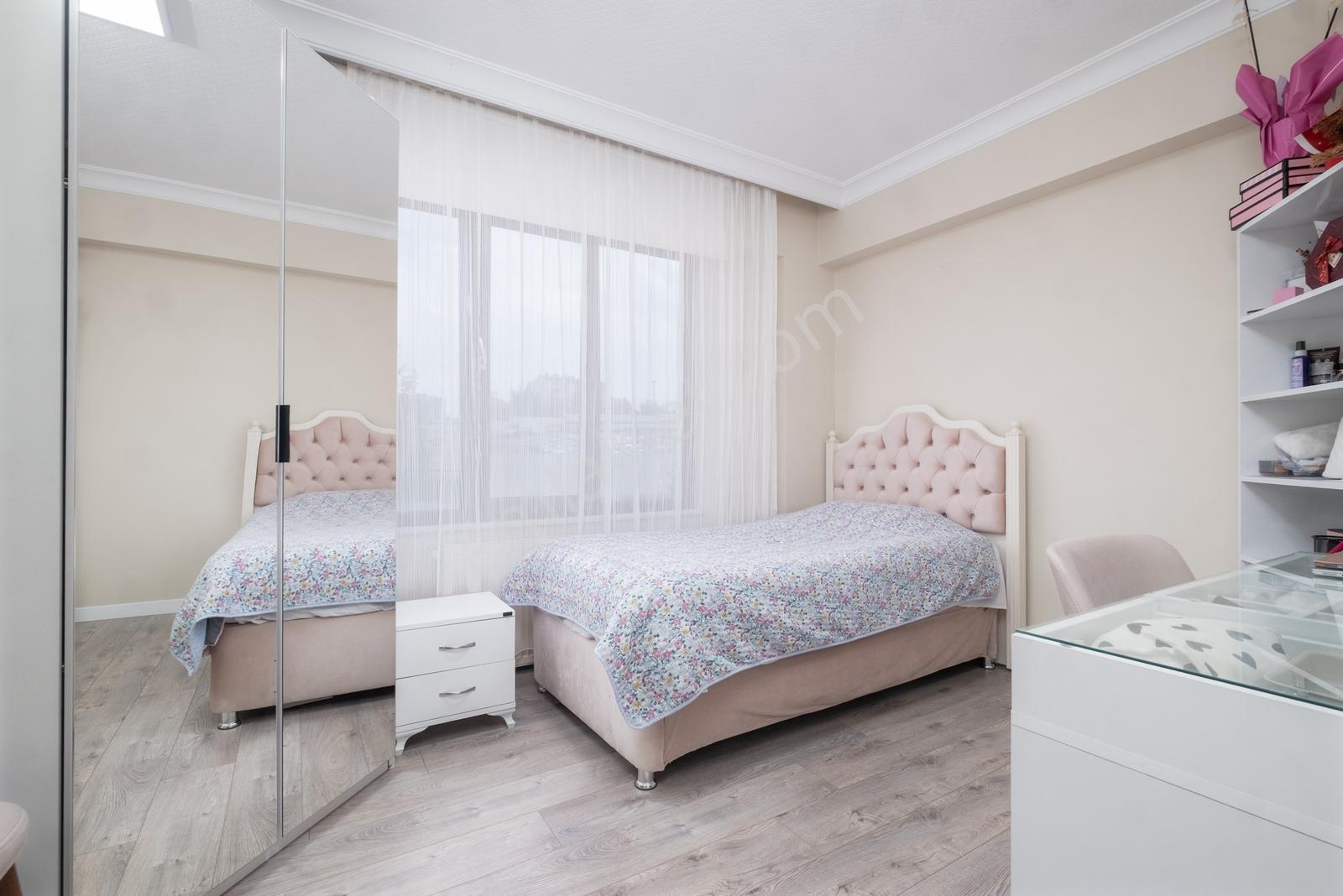 Remax Area Dan Balat Ta Satılık Arakat 3+1 İçi Yapılı Köşe Daire — fotoğraf 17