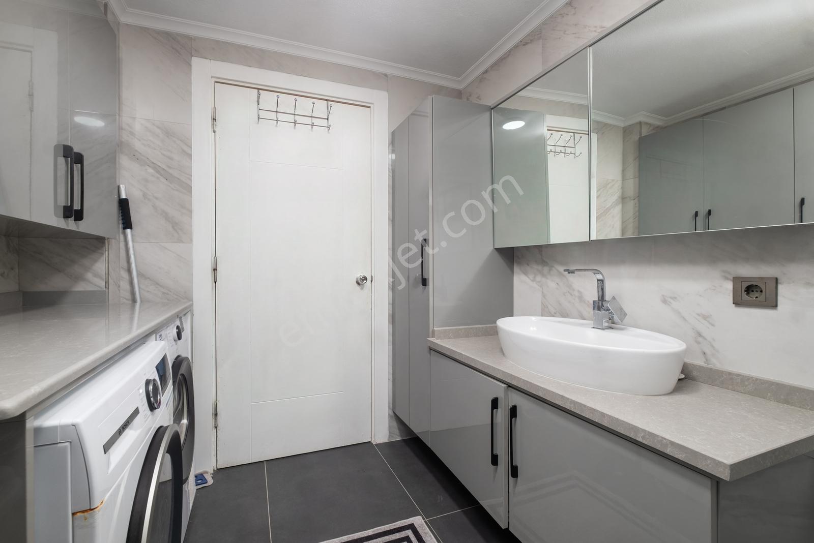 Remax Area Dan Balat Ta Satılık Arakat 3+1 İçi Yapılı Köşe Daire — fotoğraf 20