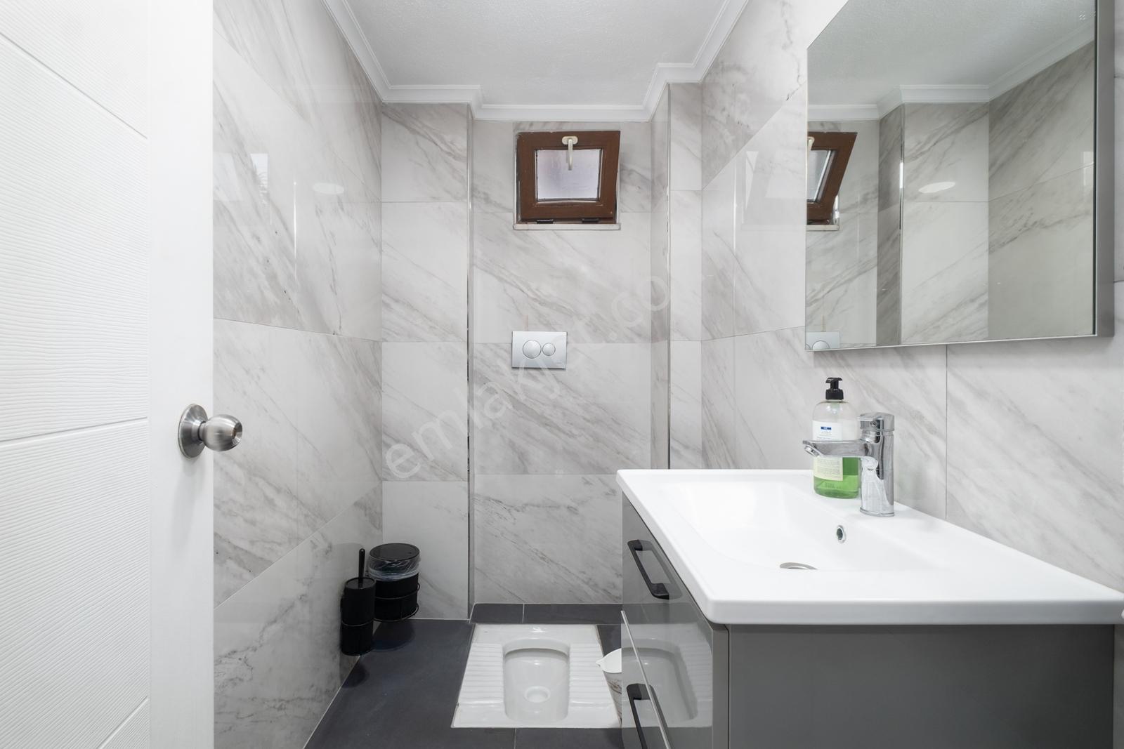 Remax Area Dan Balat Ta Satılık Arakat 3+1 İçi Yapılı Köşe Daire — fotoğraf 21