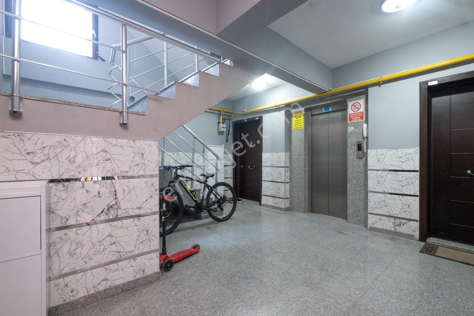 Remax Area Dan Balat Ta Satılık Arakat 3+1 İçi Yapılı Köşe Daire — fotoğraf 27