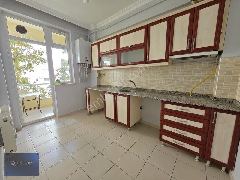Gümüşay'dan Bahçelievler'de Satılık Ara Kat Köşe 2+1 Daire — fotoğraf 3