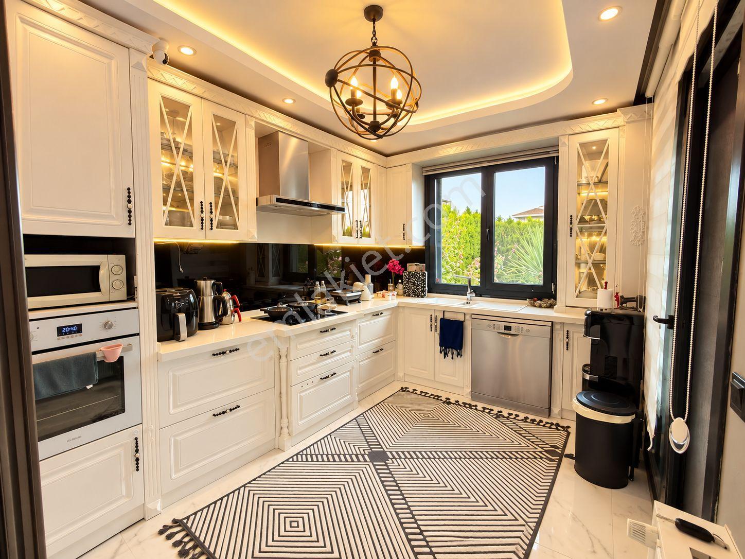 Sadece Yüksel'de Hamidiye'de Eşsiz Konumuyla Lüks 5+1 Satılık Villa — fotoğraf 4